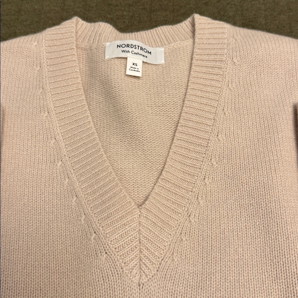 nwt nordstrom v-neck wool and cashmere sweater - Picture 5 of 9